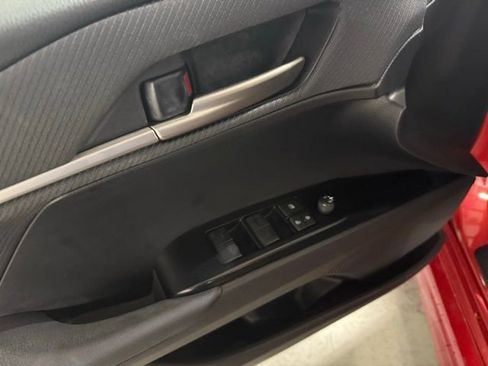 Used 2025 Toyota Camry SE image 9