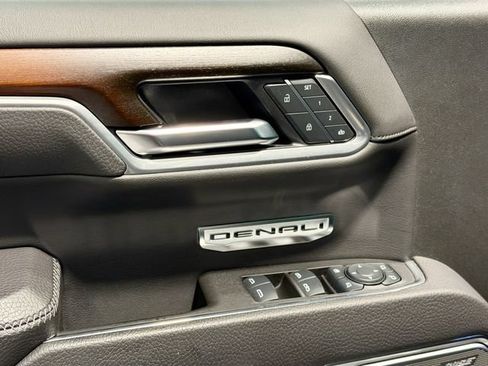 Used 2025 GMC Sierra 1500 Denali AWD/4WD image 16