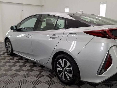 Used 2018 Toyota Prius Prime Advanced image 2