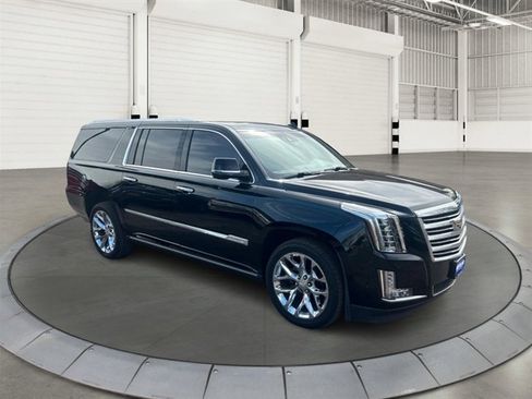 Used 2017 Cadillac Escalade ESV Platinum AWD/4WD image 7