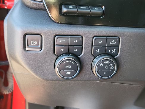 Used 2023 Chevrolet Silverado 1500 ZR2 w/ Technology Package image 18