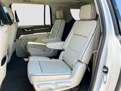 Used 2024 GMC Yukon XL Denali w/ Denali Reserve Package AWD/4WD image 31