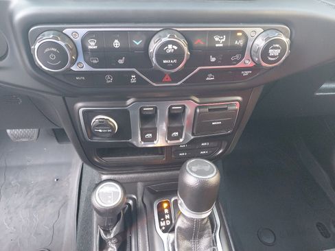 Used 2022 Jeep Wrangler Sport AWD/4WD image 12