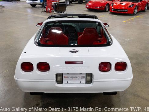 Used 1996 Chevrolet Corvette Coupe RWD image 6