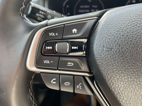 Used 2018 Honda Accord Touring image 16