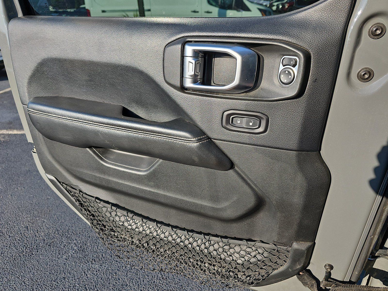 Used 2018 Jeep Wrangler Unlimited Sahara AWD/4WD image 30