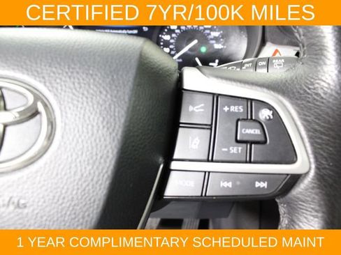 Used 2025 Toyota Sienna XLE FWD image 23