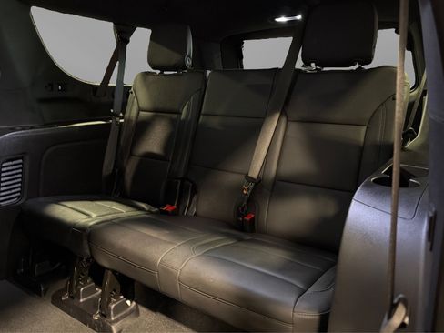 Used 2025 Chevrolet Suburban Z71 w/ Comfort Package AWD/4WD image 42