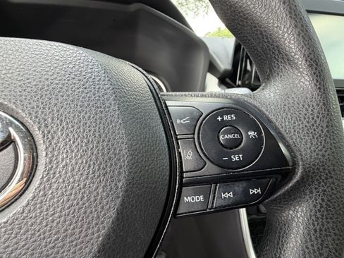 Used 2019 Toyota RAV4 XLE w/ Convenience Package FWD image 20