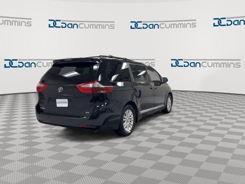 Used 2016 Toyota Sienna XLE Premium image 8