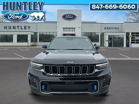 Used 2023 Jeep Grand Cherokee Overland w/ Luxury Tech Group IV image 3