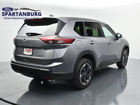 Used 2024 Nissan Rogue SV AWD/4WD image 7