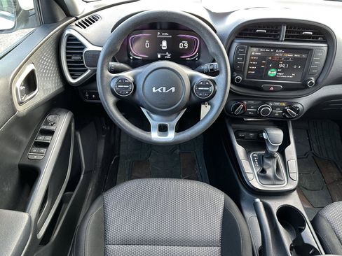 Used 2023 Kia Soul LX w/ LX Technology Package image 12