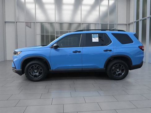 Certified 2025 Honda Pilot TrailSport image 6