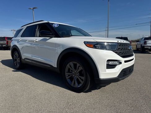 Used 2024 Ford Explorer XLT w/ Equipment Group 202A image 8