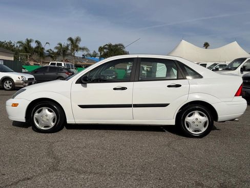 Used 2003 Ford Focus LX image 10