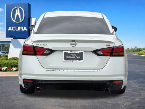 Used 2023 Nissan Altima 2.5 SR w/ SR Premium Package image 16
