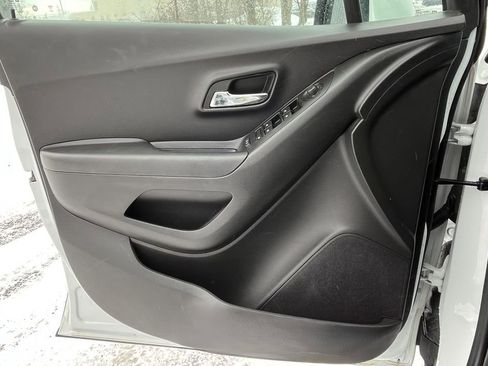 Certified 2022 Chevrolet Trax LS w/ Tint and Cruise Package image 10