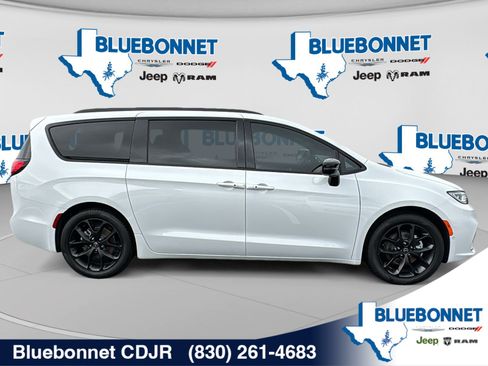 New 2026 Chrysler Pacifica Limited w/ S Appearance Package FWD image 4