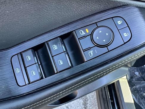 Used 2022 Nissan Rogue S AWD/4WD image 9