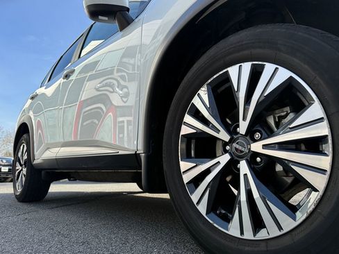 Used 2023 Nissan Rogue SV image 9