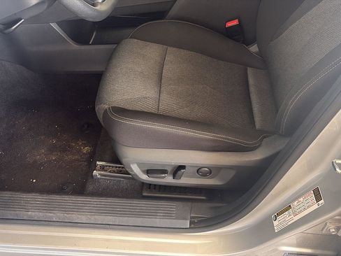 Used 2024 Nissan Rogue SV image 12