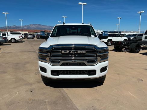 New 2026 RAM 2500 Laramie AWD/4WD image 8