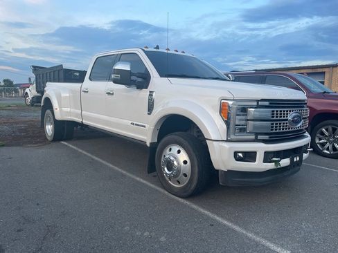 Used 2019 Ford F450 Platinum w/ Platinum Ultimate Package AWD/4WD image 2