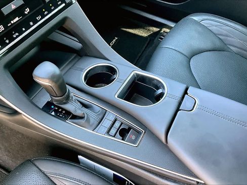 Used 2021 Toyota Avalon Limited w/ Advanced Safety Package FWD image 17