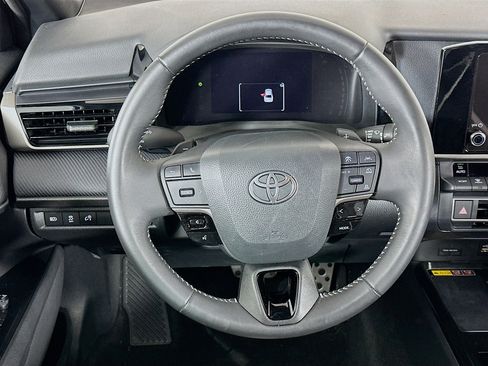 Used 2025 Toyota Camry SE image 18