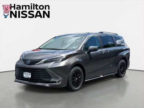 Used 2024 Toyota Sienna XLE FWD image 5