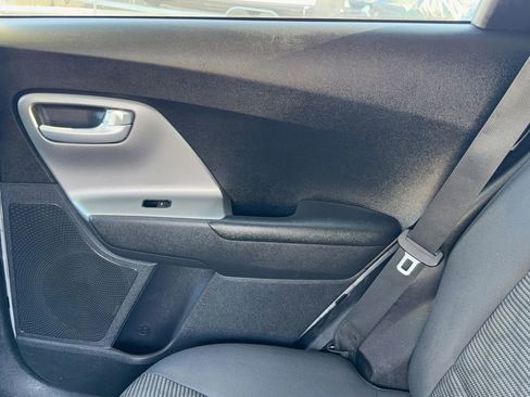 Used 2020 Kia Niro LX image 30