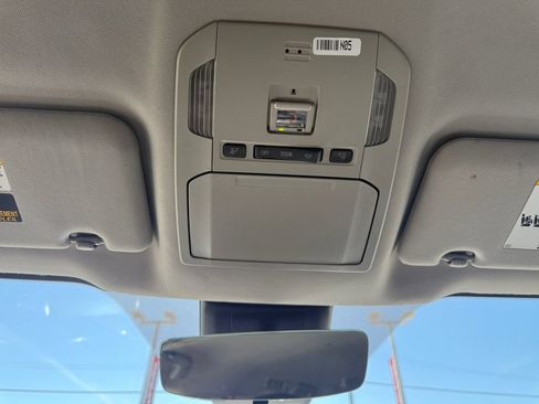 Used 2023 Toyota Highlander LE FWD image 28