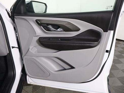 Used 2022 GMC Terrain SLT image 23