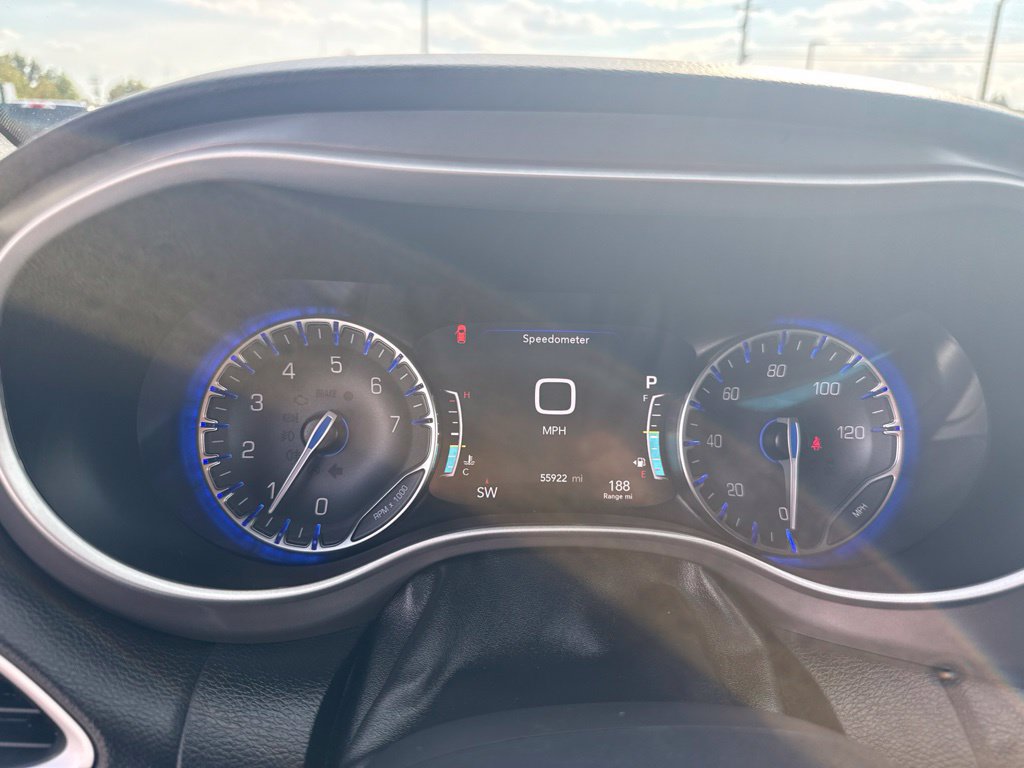 Used 2025 Chrysler Pacifica Select FWD image 21