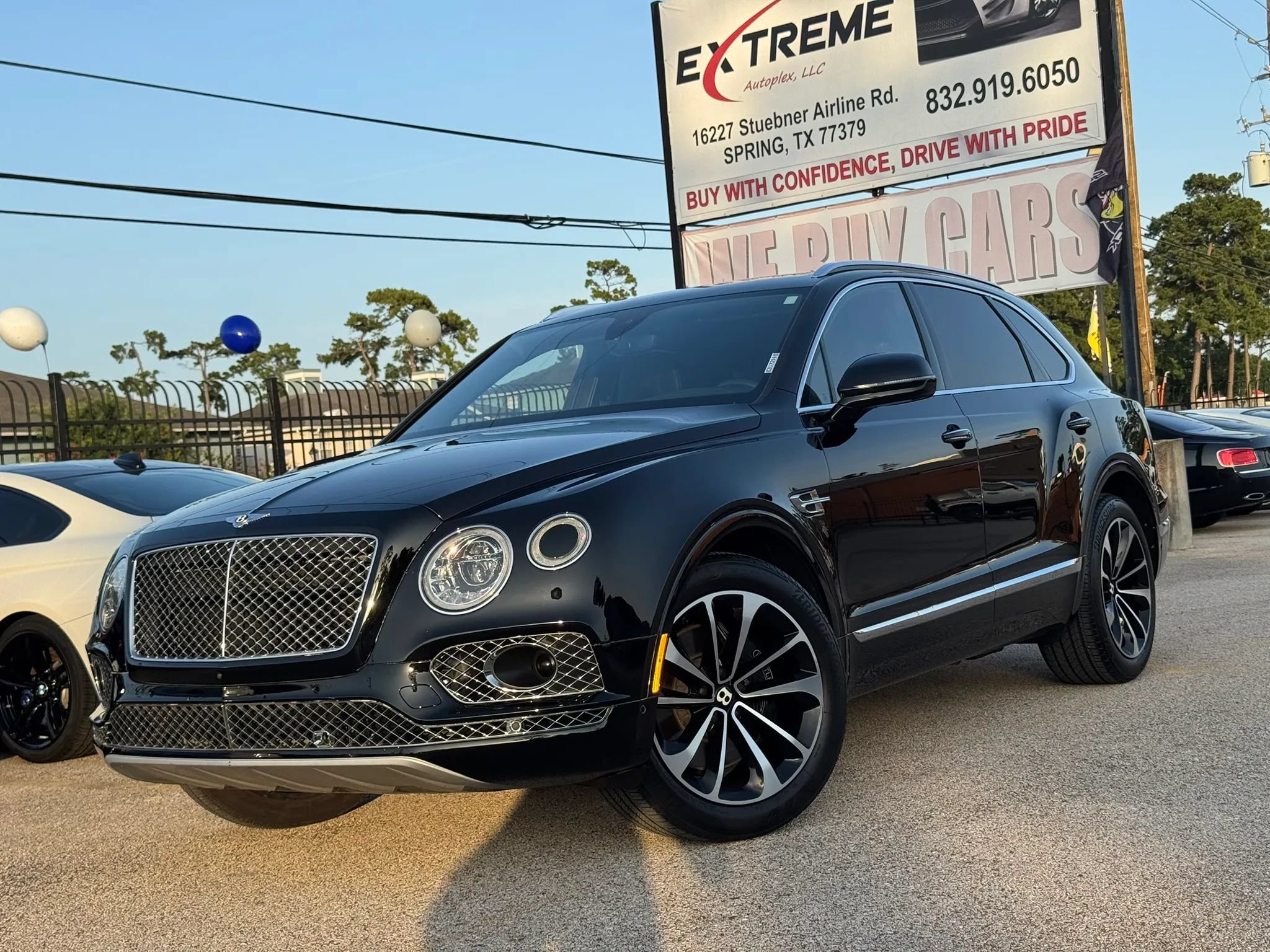 Used 2018 Bentley Bentayga AWD/4WD image 1