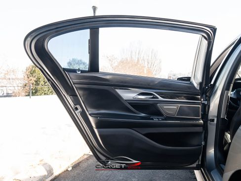 Used 2021 BMW 750i xDrive xDrive M-Sport w/ Executive Package image 49