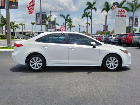 Used 2025 Toyota Corolla LE FWD image 13