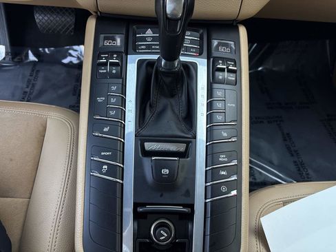 Used 2018 Porsche Macan Sport Edition AWD/4WD image 27