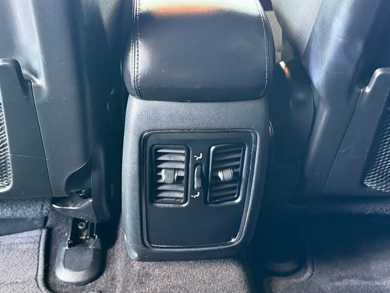 Used 2019 Jeep Grand Cherokee Laredo RWD image 25