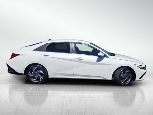 Used 2024 Hyundai Elantra Limited FWD image 3