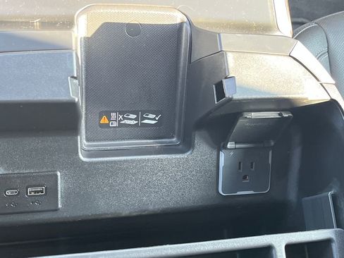 Used 2024 GMC Sierra 2500 SLT w/ SLT Convenience Package image 27