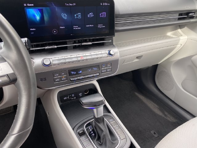 Used 2025 Hyundai Kona SEL AWD/4WD image 16