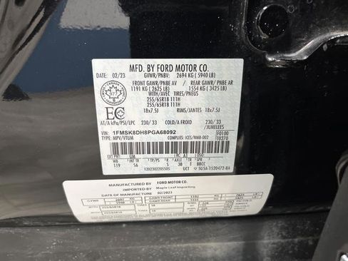 Used 2023 Ford Explorer XLT AWD/4WD image 38
