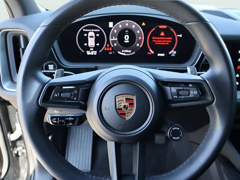Used 2024 Porsche Cayenne AWD/4WD image 28