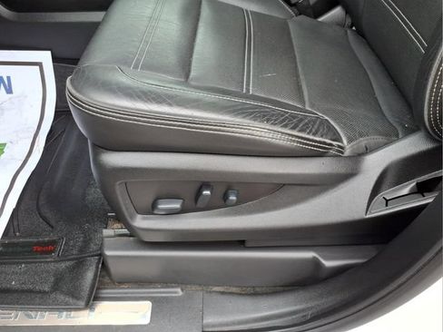 Used 2018 GMC Yukon XL Denali w/ Open Road Package AWD/4WD image 19