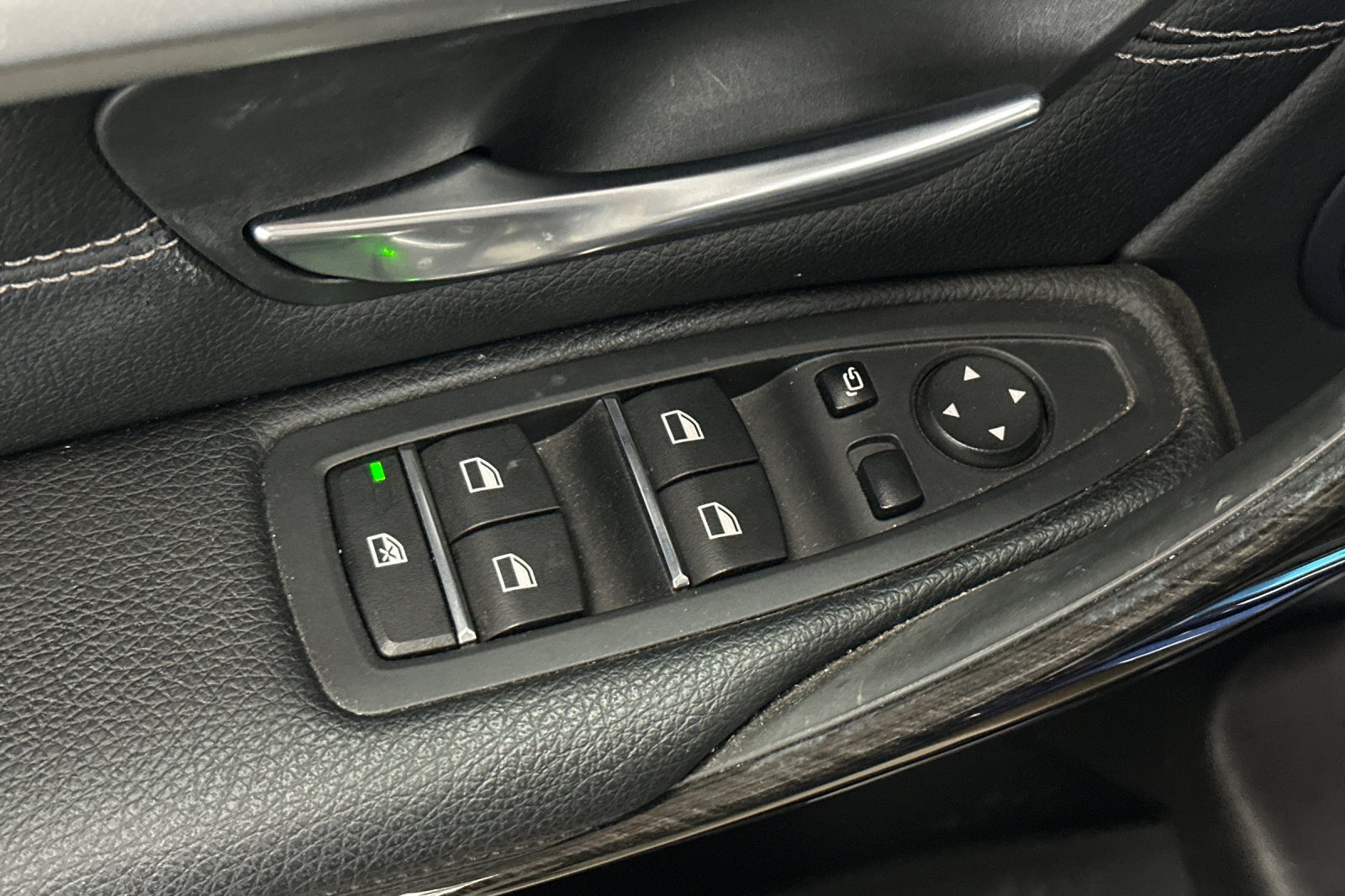 Used 2018 BMW 330i Sedan RWD image 12