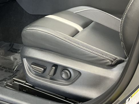 Used 2025 Toyota Camry SE FWD image 13