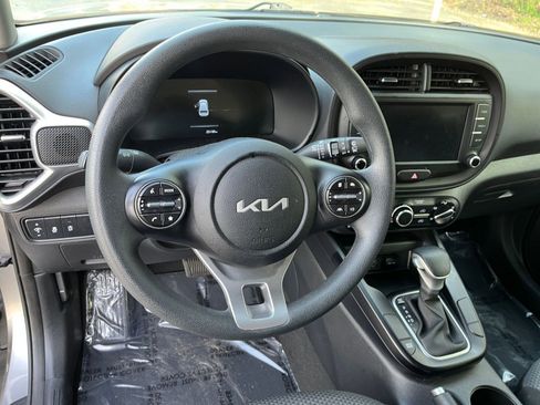 Used 2025 Kia Soul LX w/ LX Technology Package image 25