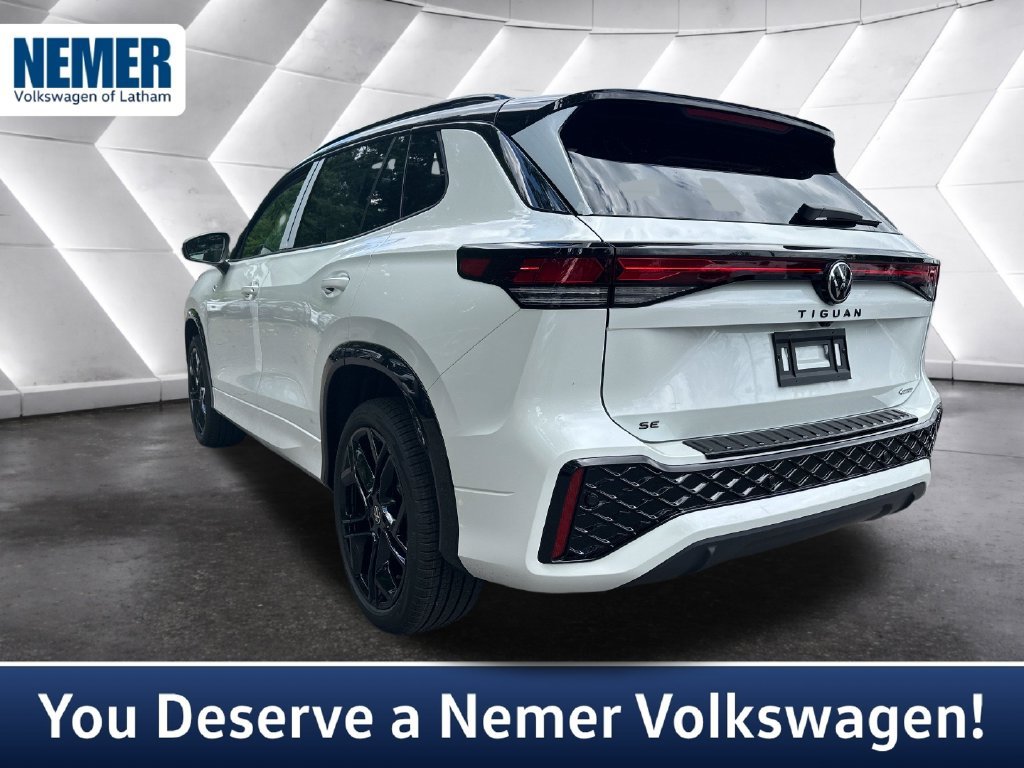 New 2026 Volkswagen Tiguan SE R-Line AWD/4WD image 2